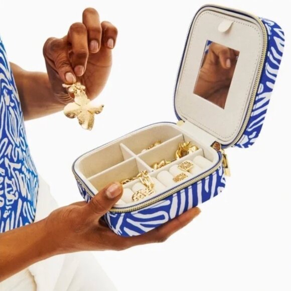 Lilly Pulitzer Jewelry - Lilly Pulitzer Quilted Travel Jewelry Case – Martinique Blue Zee Bebe – New